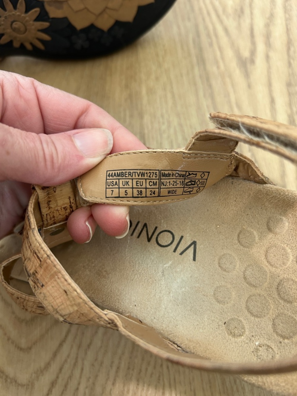 Vionic Amber Cork Sandals Size 7 - Picture 4 of 7